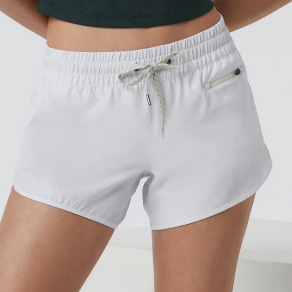 VUORI Clementine‎ 2.0 Short 4" WHITE Size large NWT